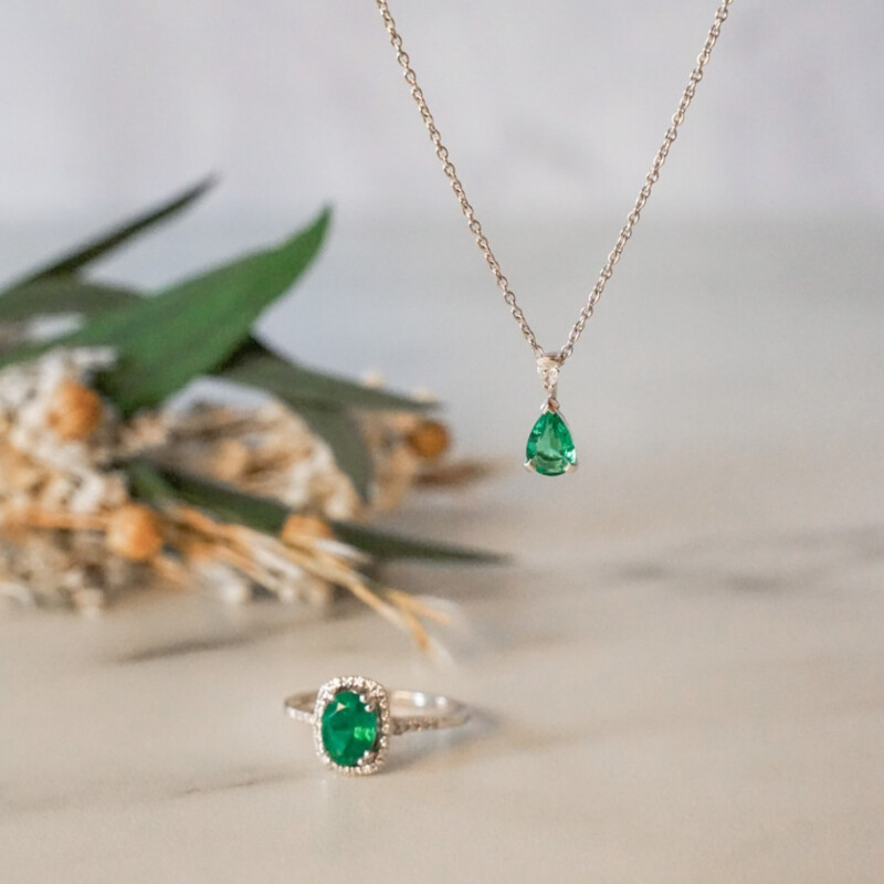 Bagues de fiançailles avec émeraudes Bagues de fiançailles avec émeraudes